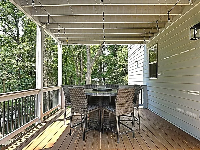 2125 Clay Rd — Photo 8