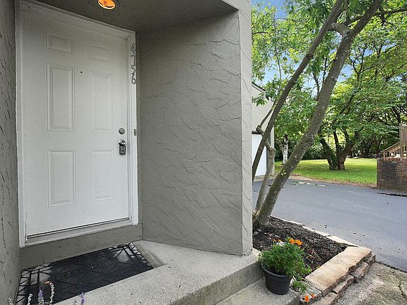 3rd image of 4756 Moreland Dr W