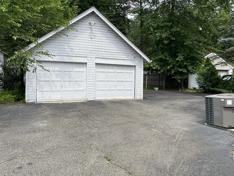 9 Royal Ave — Photo 15