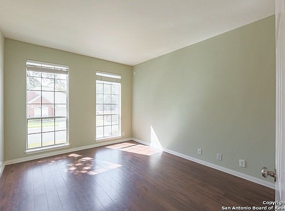 4th image of 1333 Holmes Ln