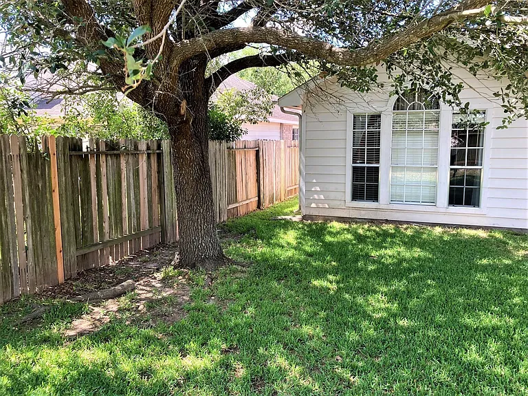 21215 Branford Hills Ln — Photo 33