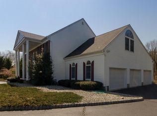 3 Richfield Ct, Neshanic Station, NJ 08853