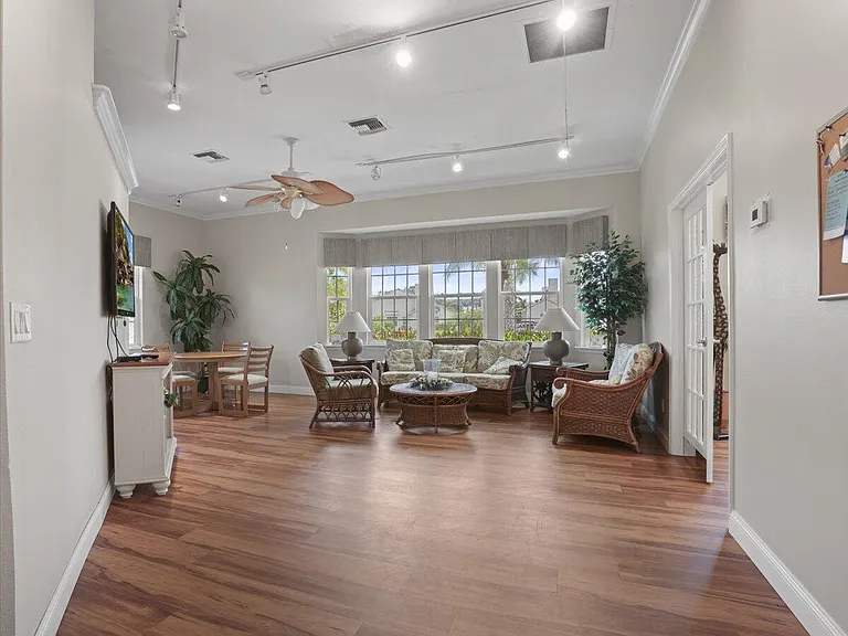1810 Waterford Dr #6 — Photo 34