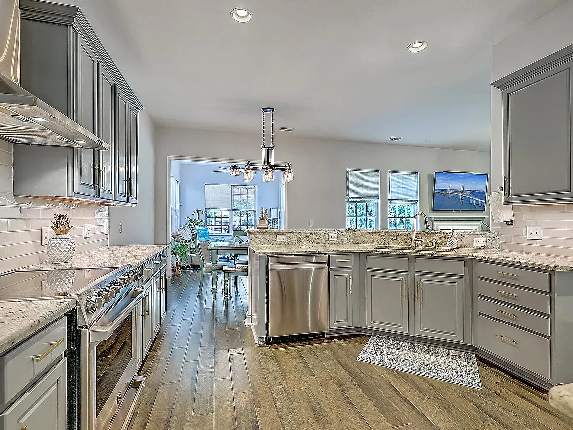 6 bed, 3452 sqft, $3,500 — Photo 4