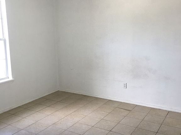 4th image of 1218 Flat Rock Dr