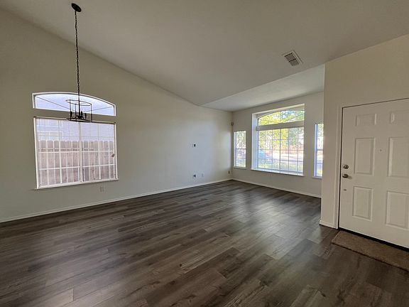 3rd image of 5136 Perth Glen Dr