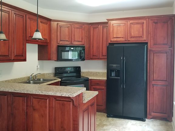 4th image of 122 Crown Point Dr #3