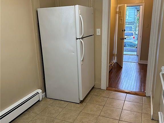 3rd image of 26 Catherine St #1