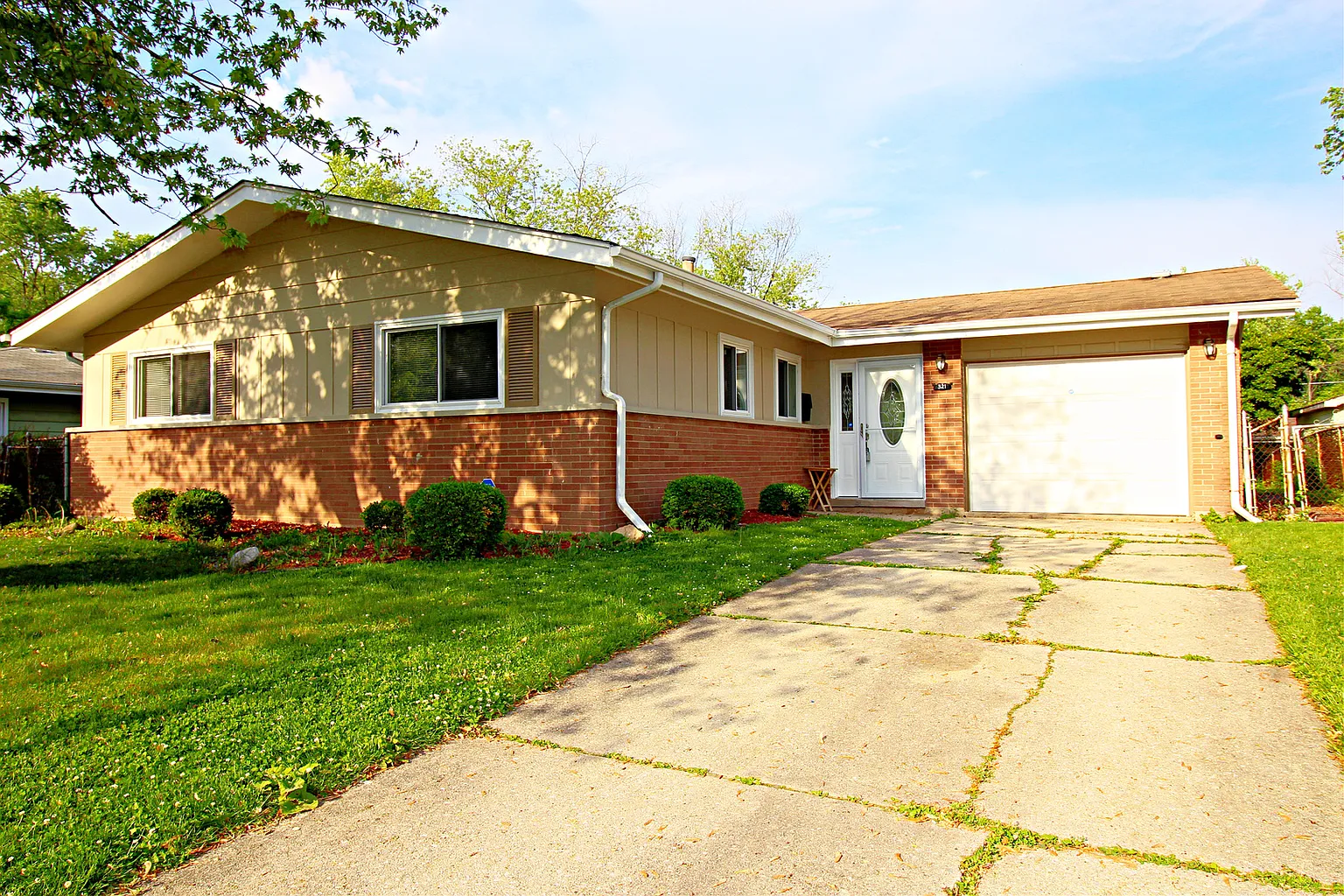 321 Springfield St photo 1