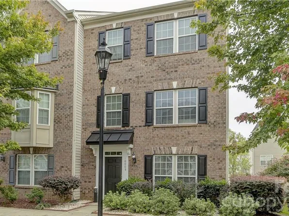 10005 Kings Parade Blvd, Charlotte, NC 28273