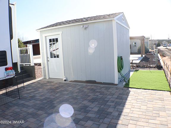 5th image of 8286 Lake Shore Dr