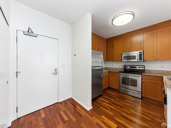 3rd image of 821 Folsom St APT 406