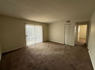 5811 Maple St APT 11, Mission, KS 66202