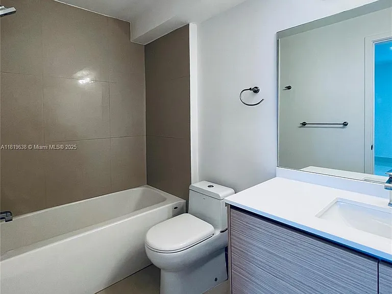 600 NE 27th St #232 — Photo 21