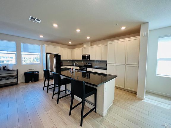 4th image of 2451 Lake Club Dr