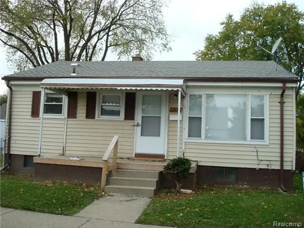 27107 Seyburn Ave, Warren, MI 48092