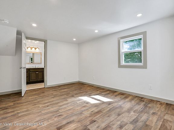 5th image of 835 South Street