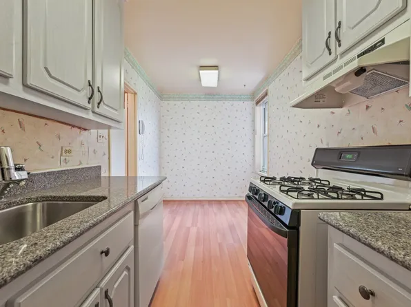 2727 Ocean Parkway image 12 of 18