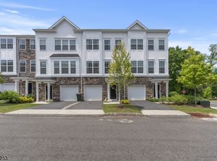 102 Emerald Pl, Somerset, NJ 08873