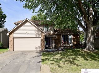 630 N 152nd Cir, Omaha, NE 68154