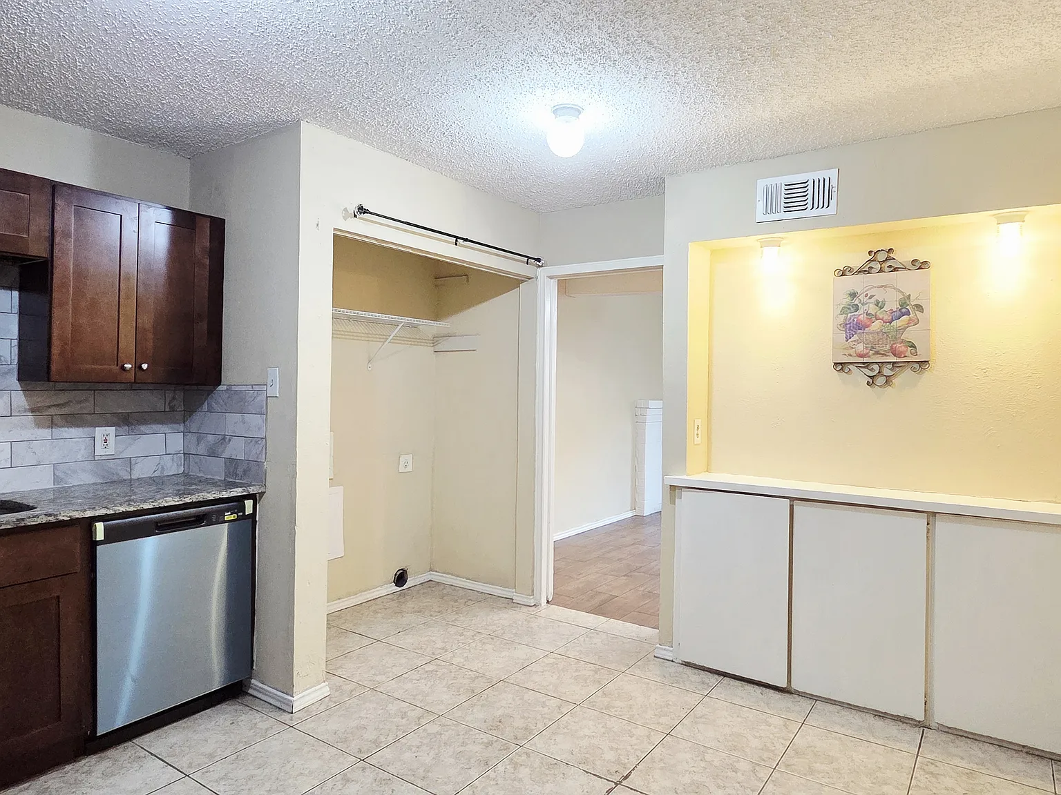 3 bed, 2.5 bath, 1314 sqft, $1,700 — Photo 3