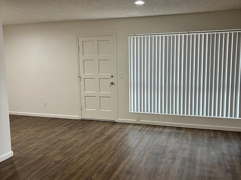 4840 Santa Monica Ave — Photo 7