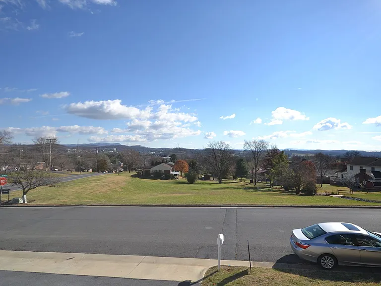 1809 Willow Hill Dr — Photo 2