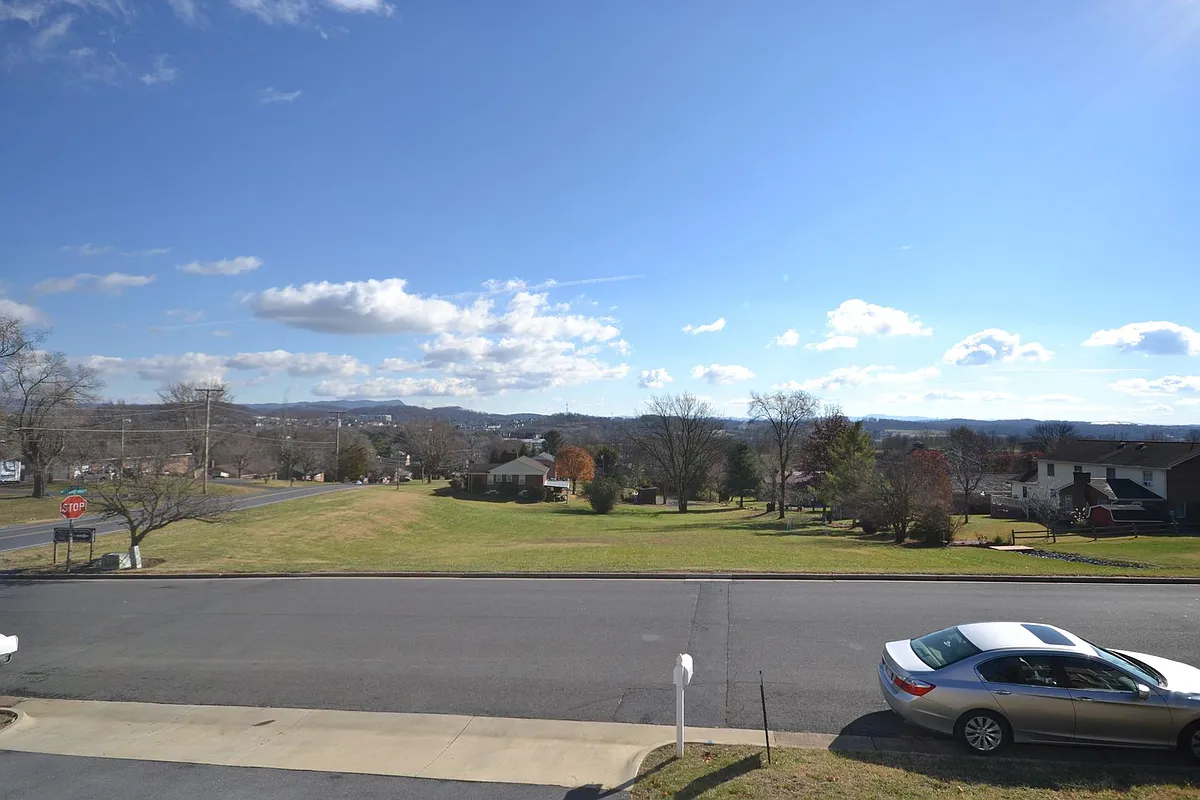 Building Photo - 1809 Willow Hill Dr