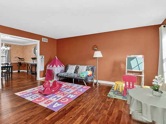 3rd image of 911 Rock Spring Rd