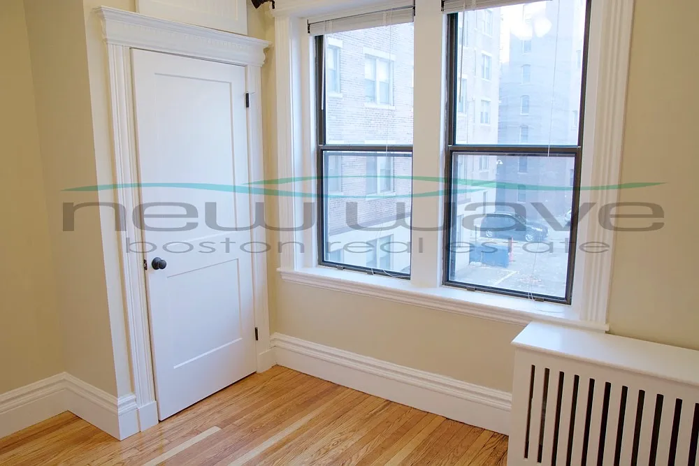 2 bed, 999 sqft, $3,600 — Photo 3