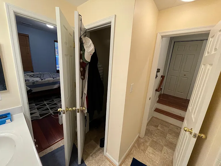 912 E Lombard St — Photo 10