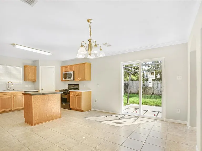 410 Laurel Sage Dr — Photo 3