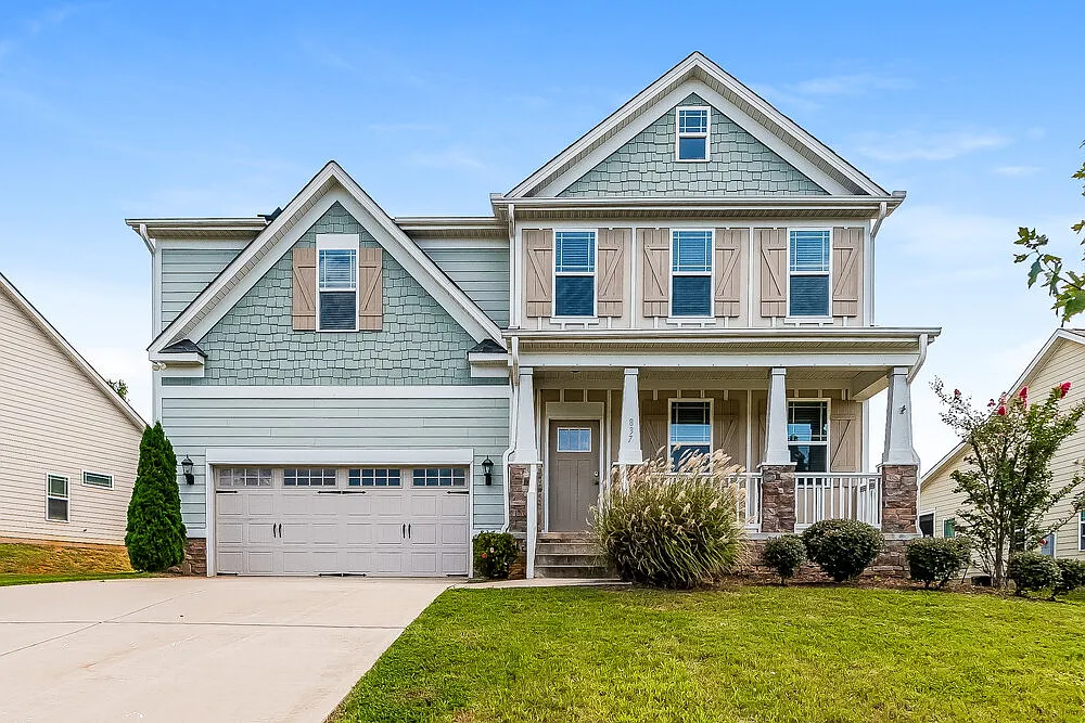 5 bed, 2.5 bath, 2892 sqft, $2,655 — Photo 1