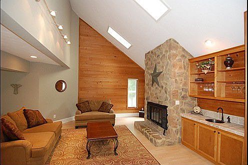 5th image of 1225 Newmarket Dr