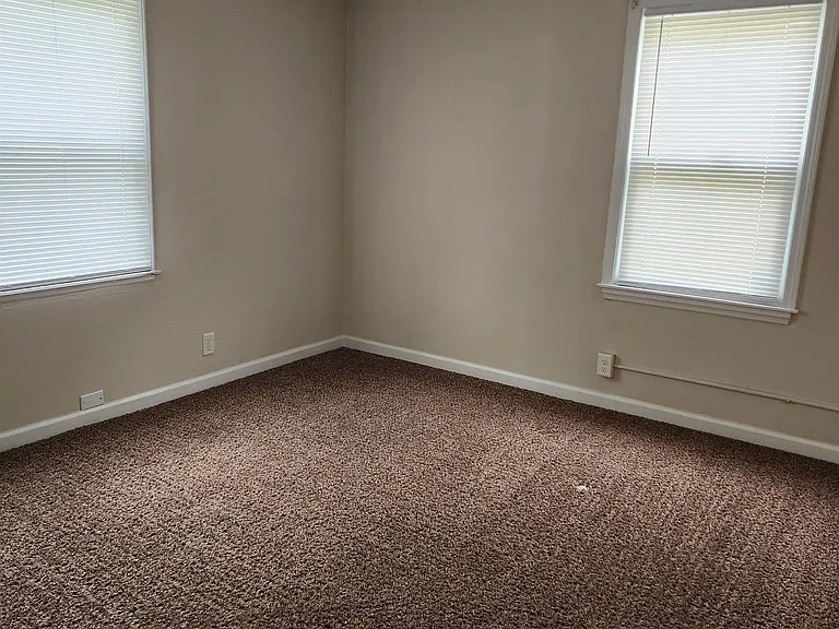 1129 Roosevelt St — Photo 10