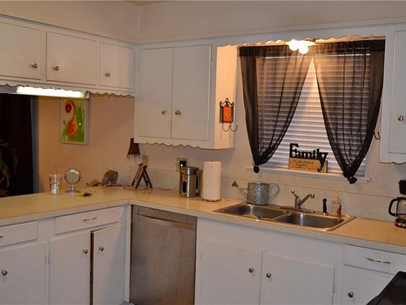 5th image of 3417 Durham Ave