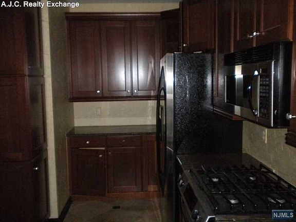 5th image of 1103 Pointe Gate Dr #1103