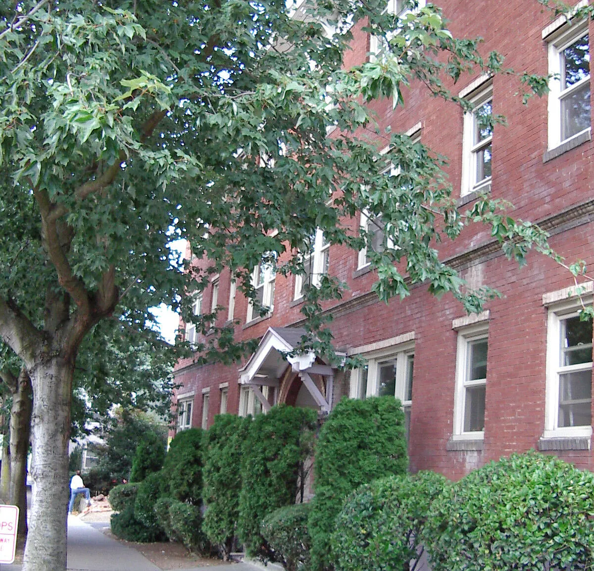 Lincoln Court — Photo 2