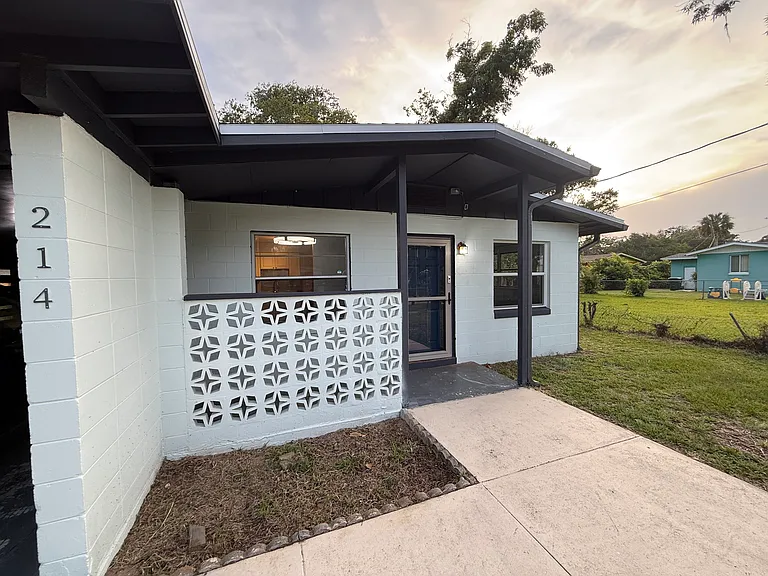214 Graham St — Photo 18