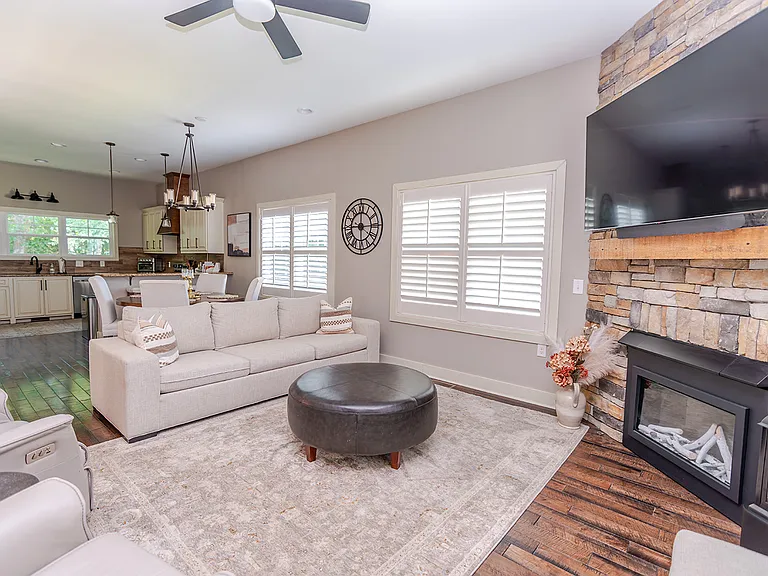 122 Timberland Dr — Photo 3