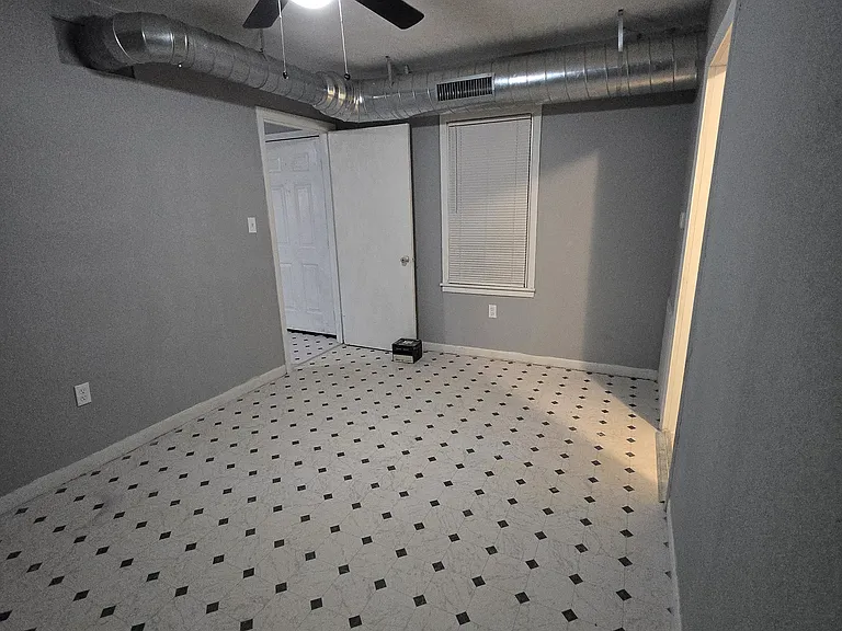 442 E Saint Charles St — Photo 10