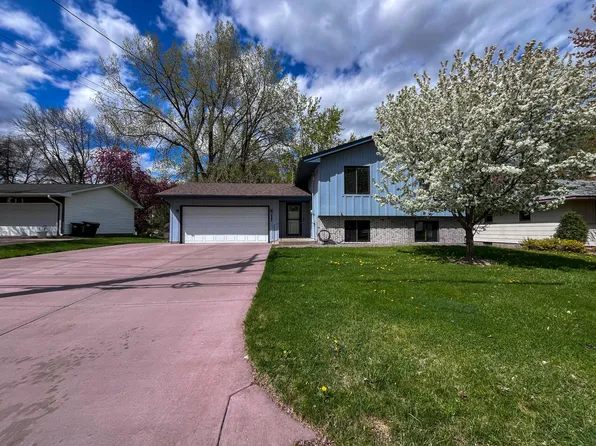 819 Grant St, Anoka, MN 55303