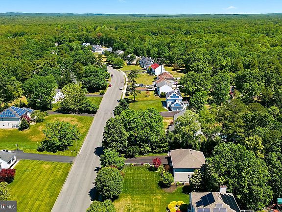 4th image of 618 Winterberry Blvd