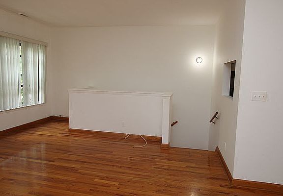 2nd image of 1058A Dekalb Ave #2