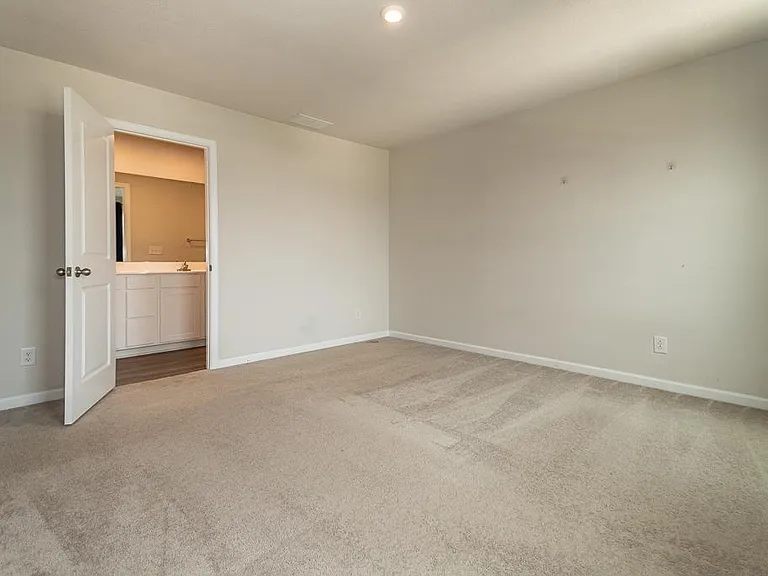 472 Roberta Dr — Photo 23