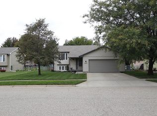 2207 S Larch Ave, Sioux Falls, SD 57106