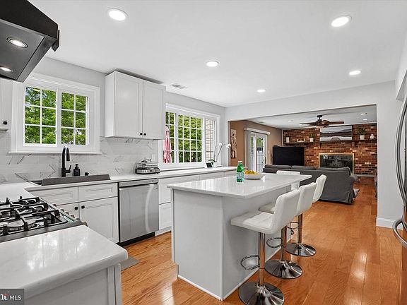 4th image of 3109 W Hayes Rd