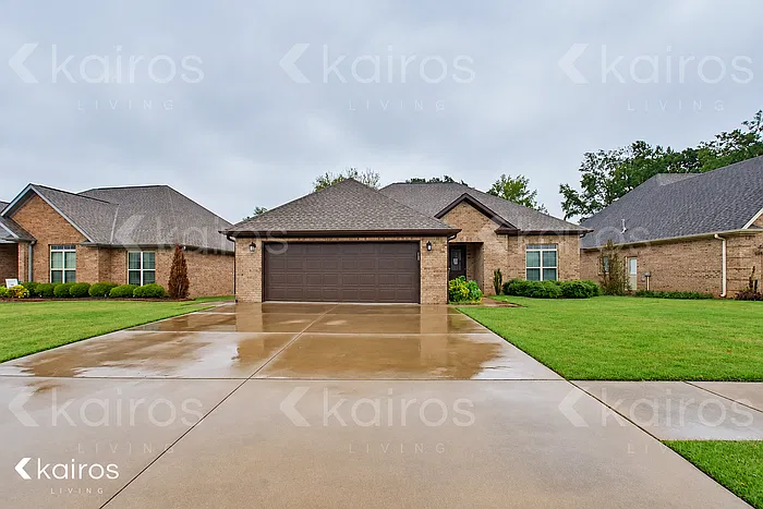 3 bed, 2.0 bath, 1800 sqft, $1,925 — Photo 1