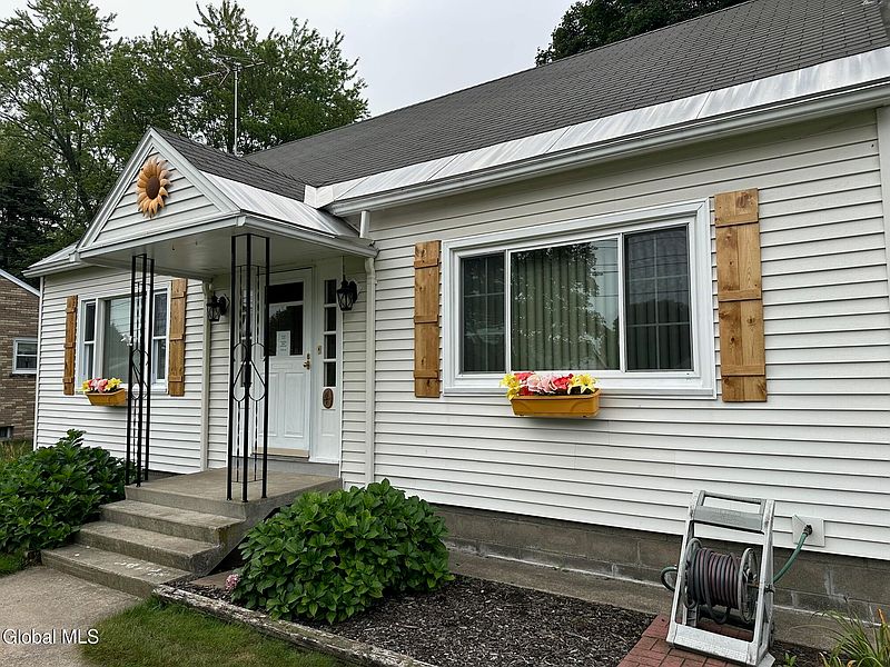 3rd image of 4 Kelly Avenue