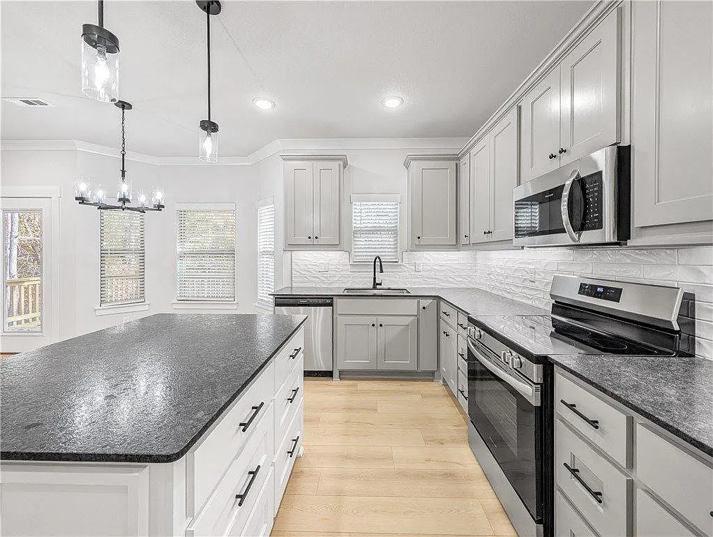 3 bed, 1610 sqft, $1,895 — Photo 4